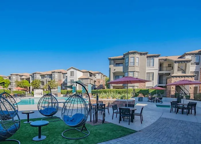 Apartment Relaxed 2bd King Bed Pool, Hot Tub, Gym, Parking Glendale