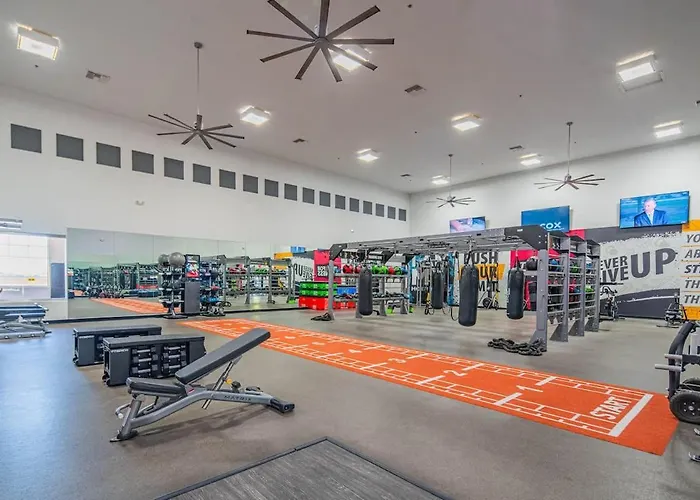 Relaxed 2bd King Bed Pool, Hot Tub, Gym, Parking Apartment Glendale