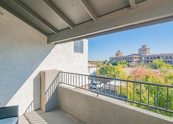 Apartment Relaxed 2bd King Bed Pool, Hot Tub, Gym, Parking *