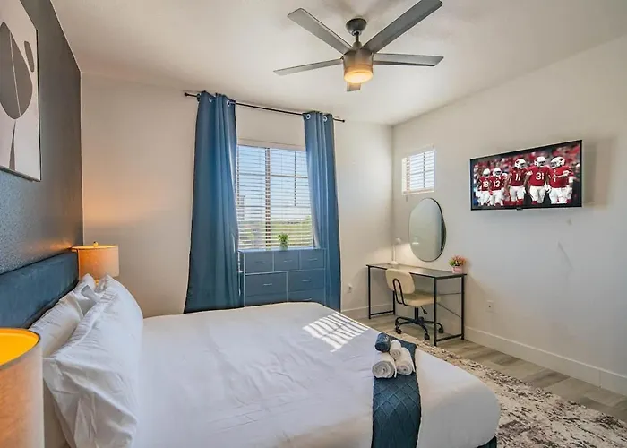 Relaxed 2bd King Bed Pool, Hot Tub, Gym, Parking * Glendale